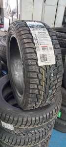 Kumho WinterCraft Ice Wi32 235/45 R17 97T