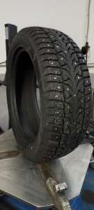 Royal Black Stud II 215/55 R18 99T