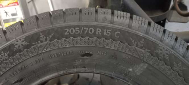 Continental VanContact Viking 205/70 R15C 106/104R