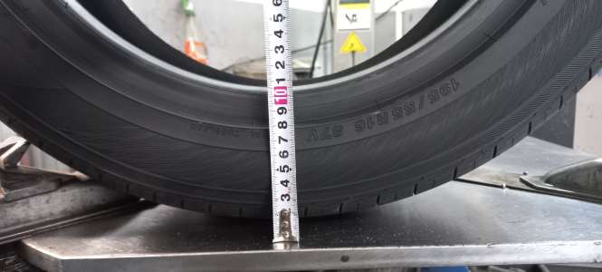 Yokohama Advan dB V552 195/55 R16 87V