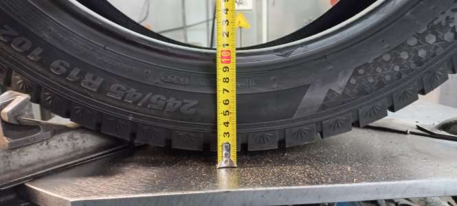 Kumho Wintercraft WI51 245/45 R19 102T