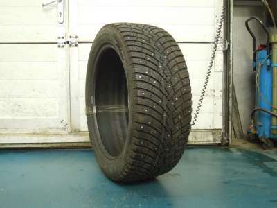 Pirelli Scorpion Ice Zero 2 275/45 R21 110H