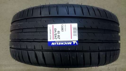 Michelin Pilot Sport 4S 325/30 R19 105Y