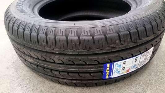 Goodyear EfficientGrip SUV 225/60 R18 100V