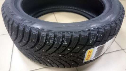 Pirelli Ice Zero 2 RunFlat 275/35 R20 102T