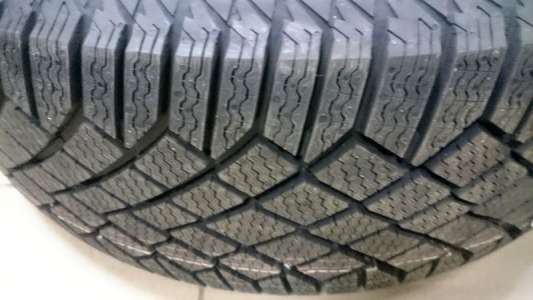 Continental ContiVikingContact 7 295/40 R21 111T