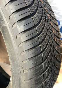 Goodyear Vector 4Seasons G3 235/40 R18 95W