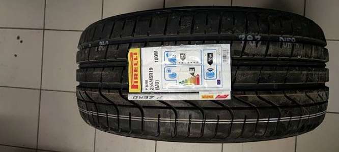 Pirelli P Zero 2 235/50 R19 99W