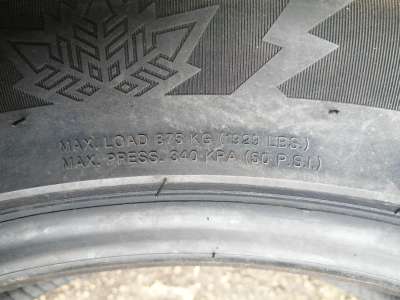 Royal Black Stud II 225/55 R19 103T