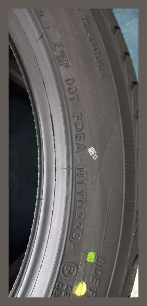 Yokohama Advan Sport V103B 275/40 R20 106Y