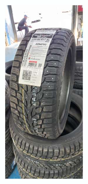 Kumho WinterCraft Ice Wi32 235/45 R17 97T