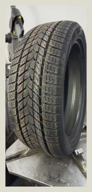 ILink SnowGripper II 245/45 R20 103V