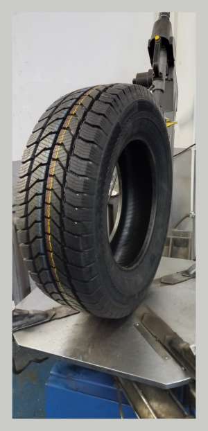 Continental VanContact Viking 205/70 R15C 106/104R