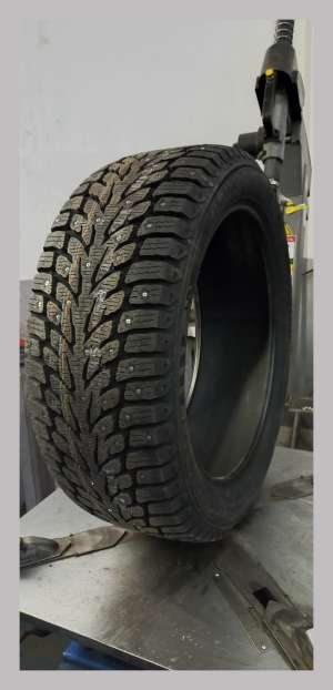 Kumho WinterCraft Ice Wi32 235/45 R18 98T