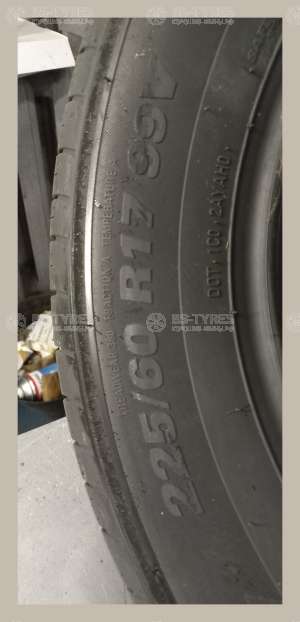 Kumho Ecsta HS52 225/60 R17 99V