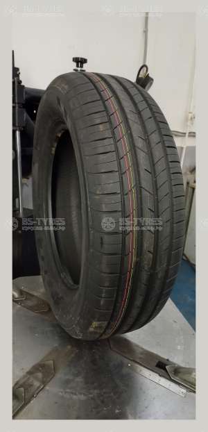 Kumho Ecsta HS52 225/60 R17 99V