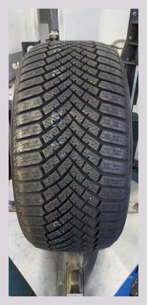 Yokohama BluEarth Winter V906 245/40 R18 97W