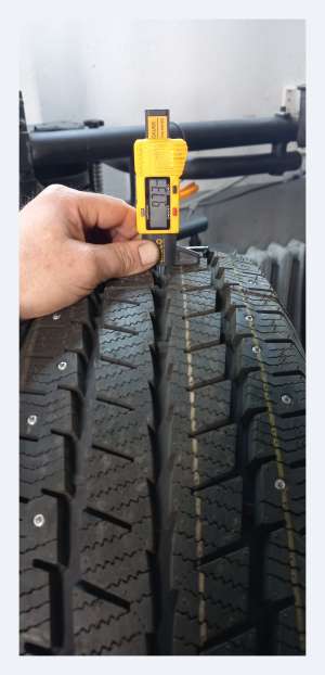 Onyx NY-W387 205/65 R16C 107/106T