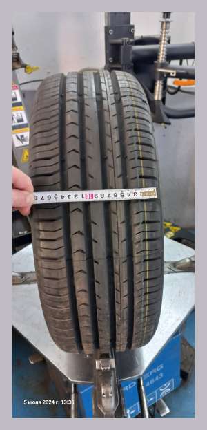 Continental ContiPremiumContact 5 ContiSeal 215/55 R17 94W