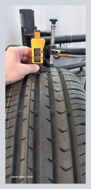 Continental ContiPremiumContact 5 ContiSeal 215/55 R17 94W