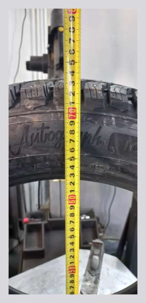 Ikon Tyres (Nokian) Autograph Ice 9 SUV 235/55 R19 105T