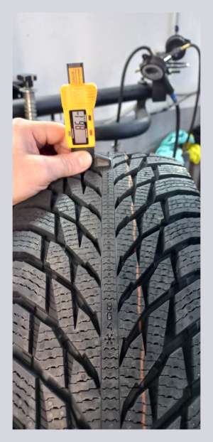 Ikon Tyres (Nokian) Autograph Snow 3 SUV 215/65 R17 103R