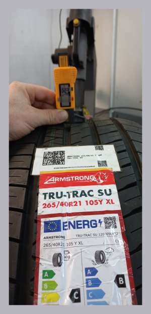 Armstrong Tru-Trac SU 265/40 R21 105Y