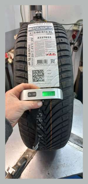 Kumho HA32 215/60 R16 99V