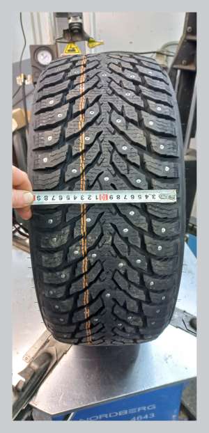 Ikon Tyres (Nokian) Autograph Ice 9 235/45 R17 97T