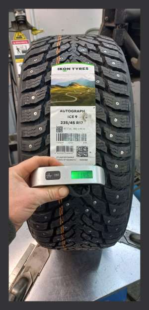 Ikon Tyres (Nokian) Autograph Ice 9 235/45 R17 97T