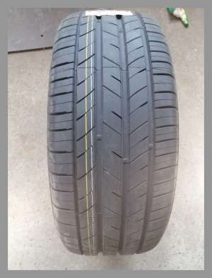 Kumho Ecsta HS52 235/45 R18 98W