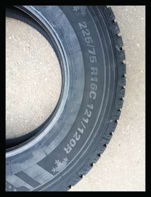 Kumho Winter Portran CW11 225/75 R16C 121/120R